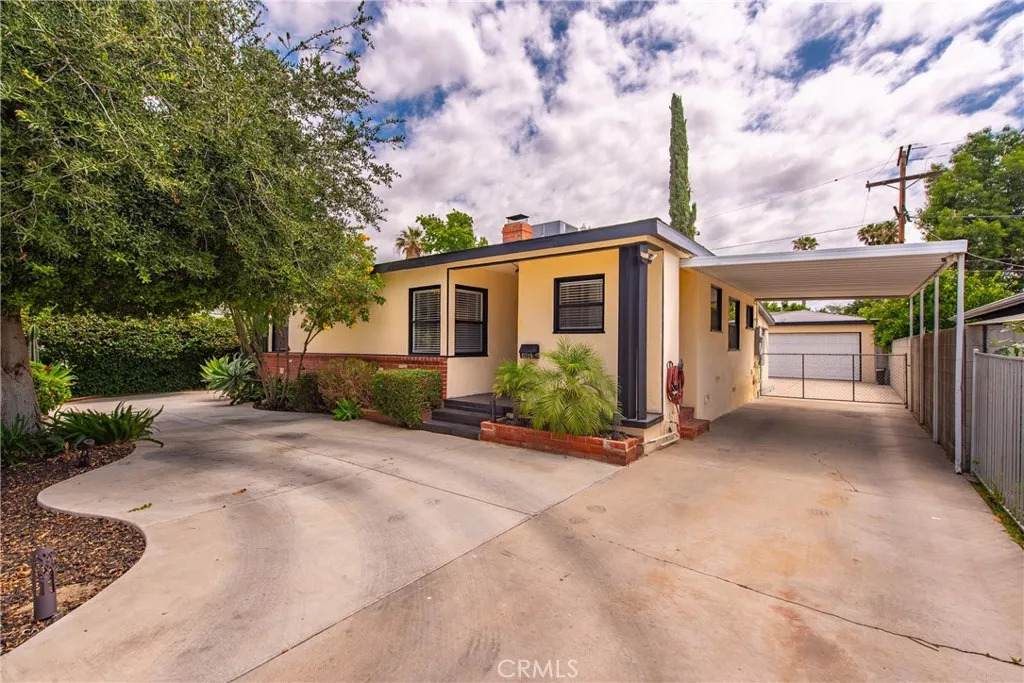 6718 Wynne - Photo 1