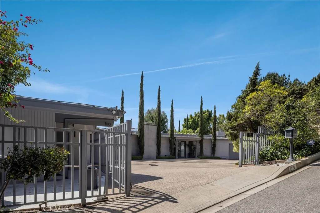 1110 Bel Air Place - Photo 1