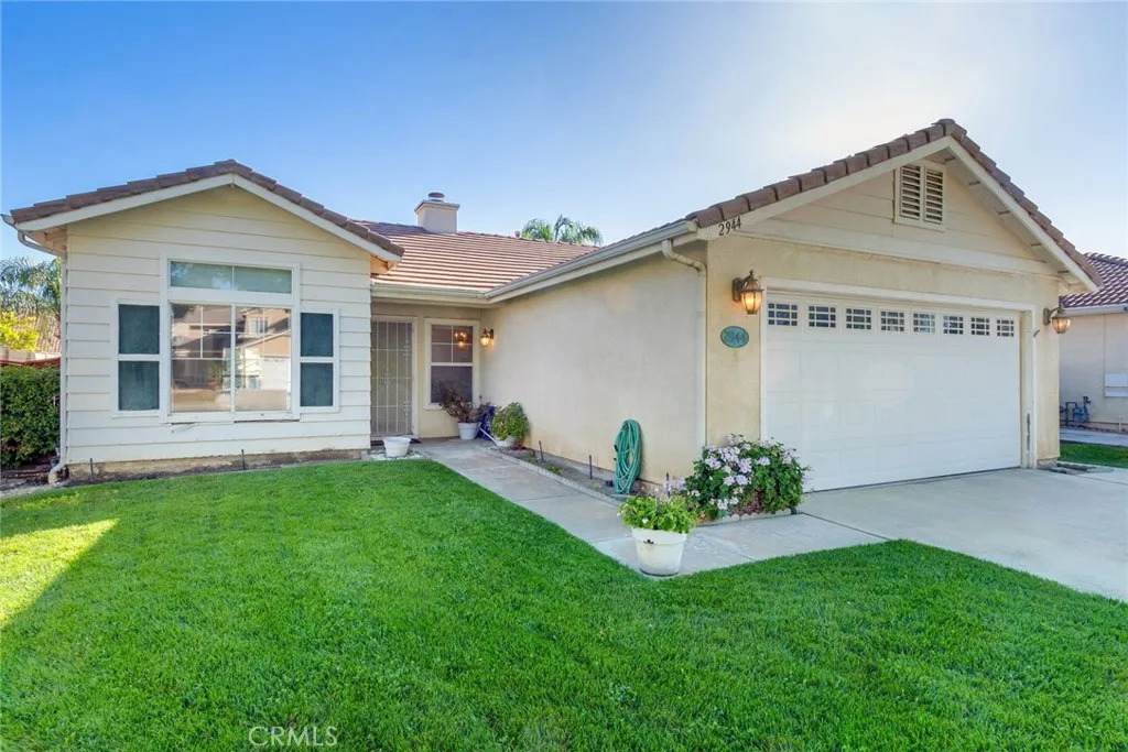 2944 Hampton Avenue - Photo 1