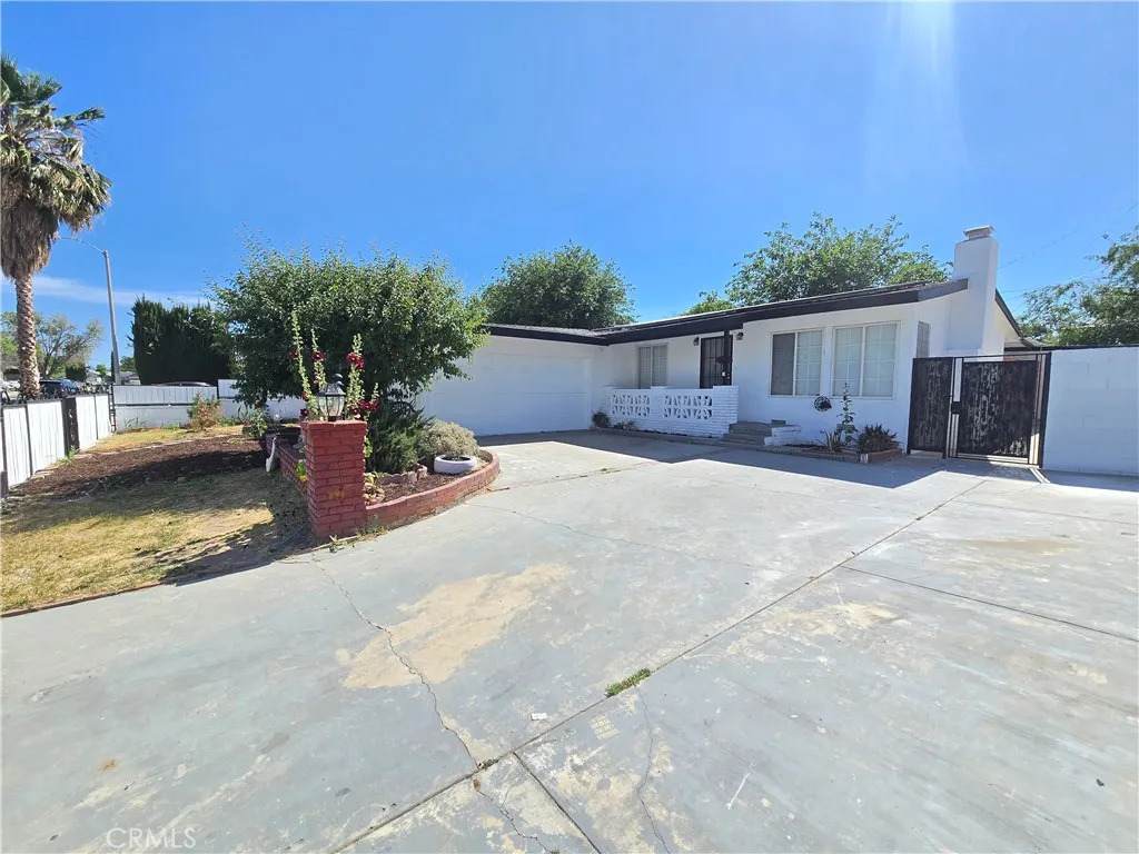 44221 4th - Photo 1