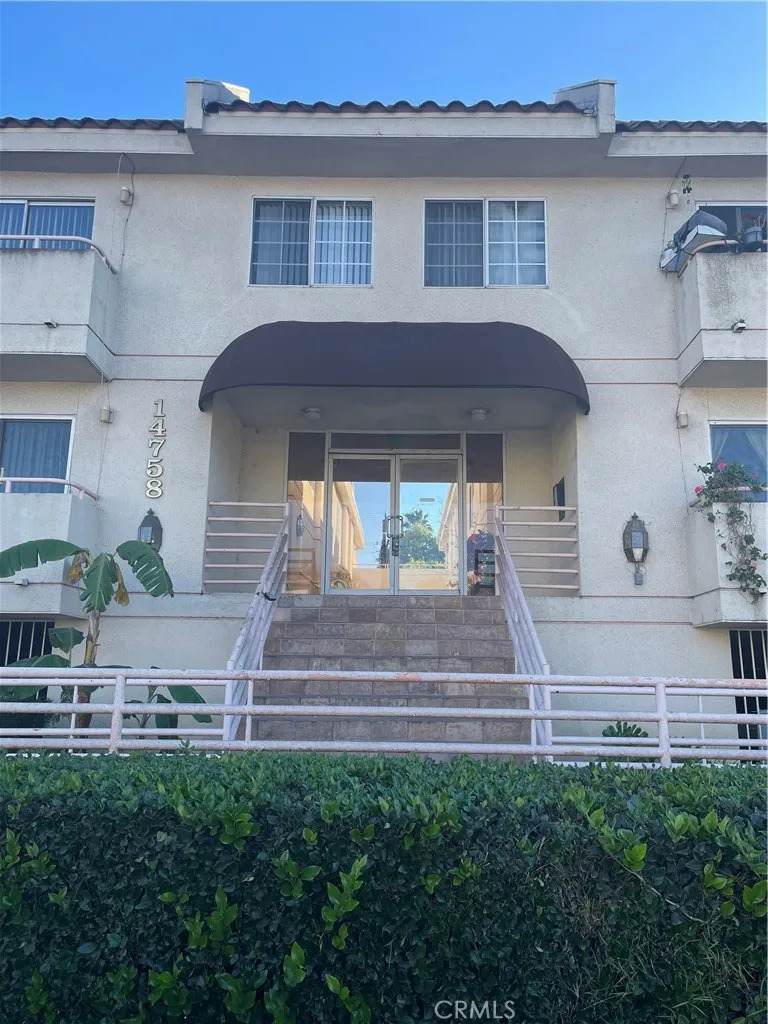 14758 Magnolia Boulevard - Photo 1
