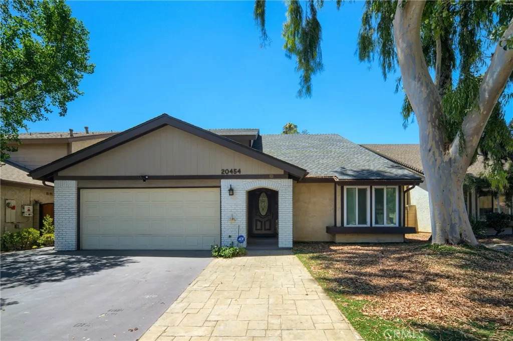 20454 Elkwood - Photo 1