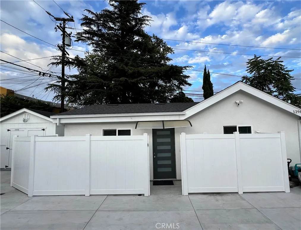 1298 Dominion - Photo 1