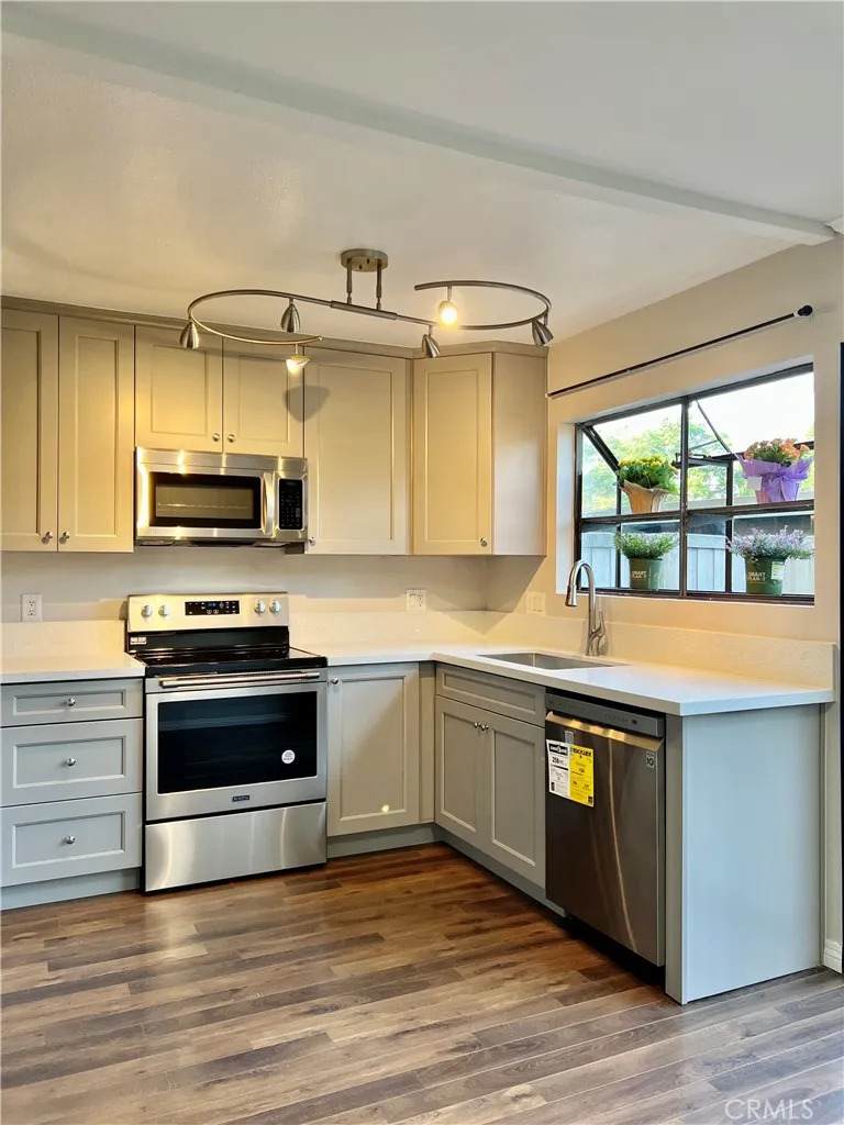247 Streamwood - Photo 1