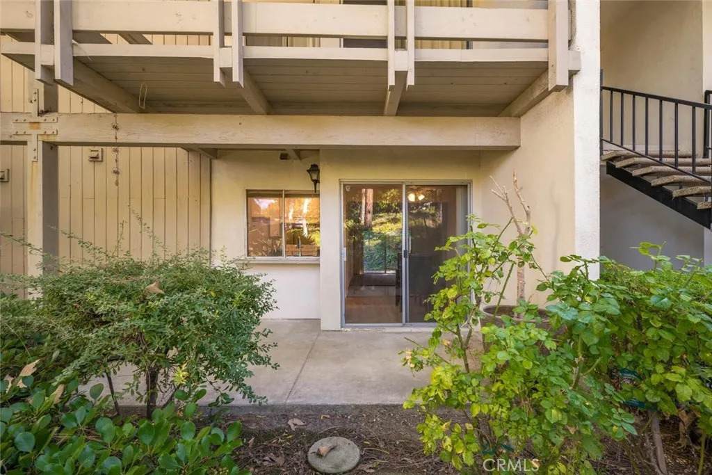 23732 Hillhurst - Photo 1