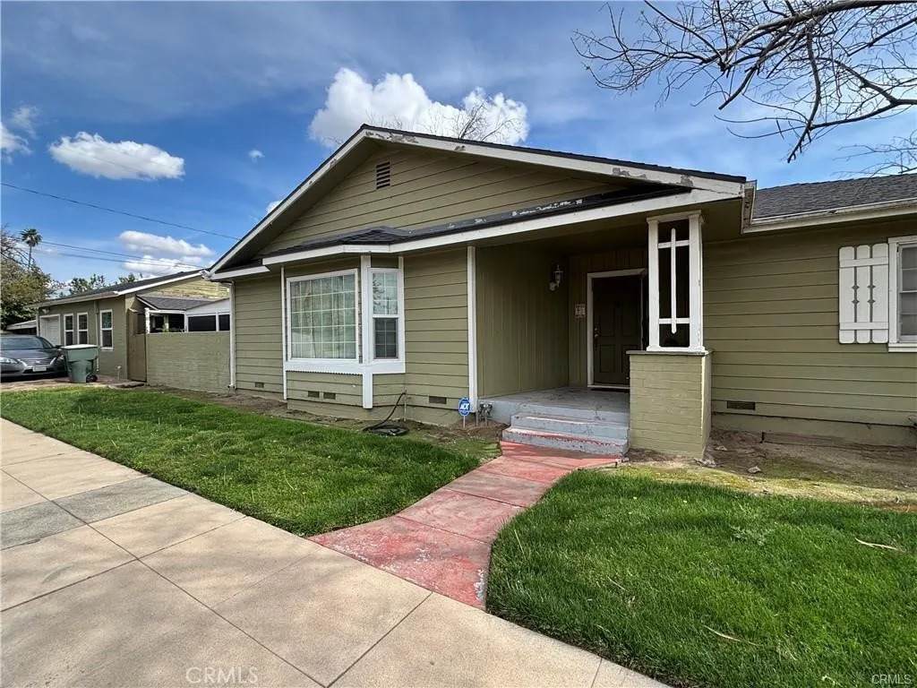 3297 Pershing - Photo 1