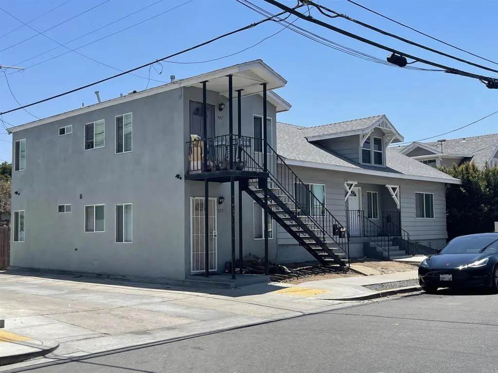 527 Dewey Street - Photo 1