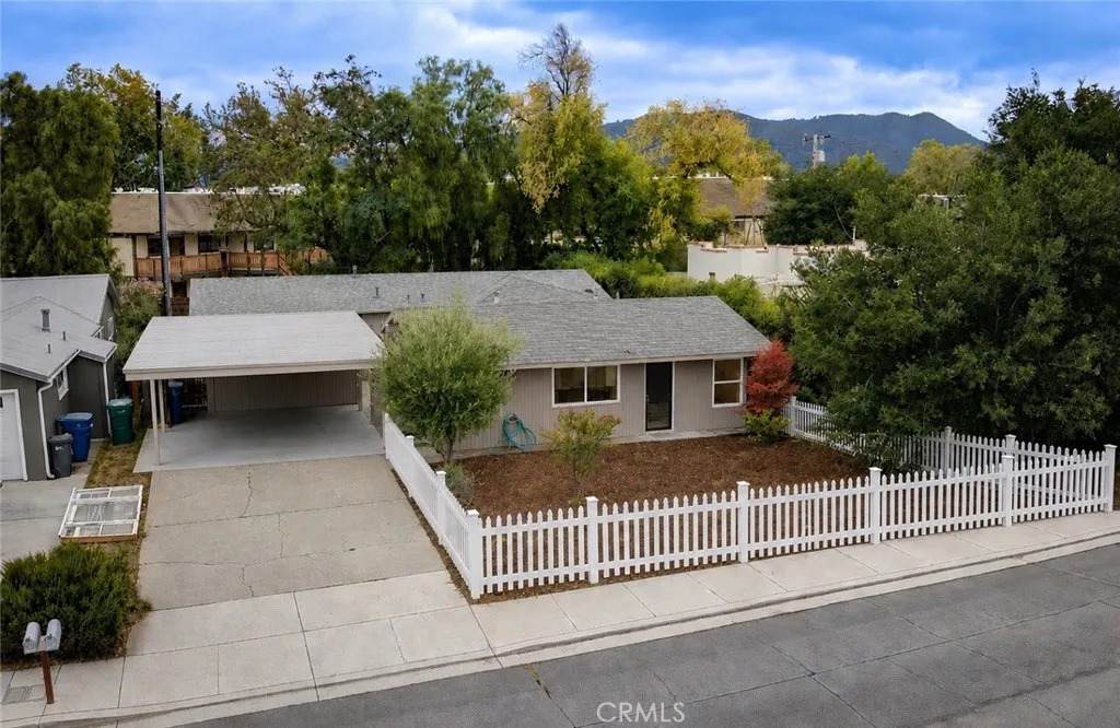 1544 Oak - Photo 1
