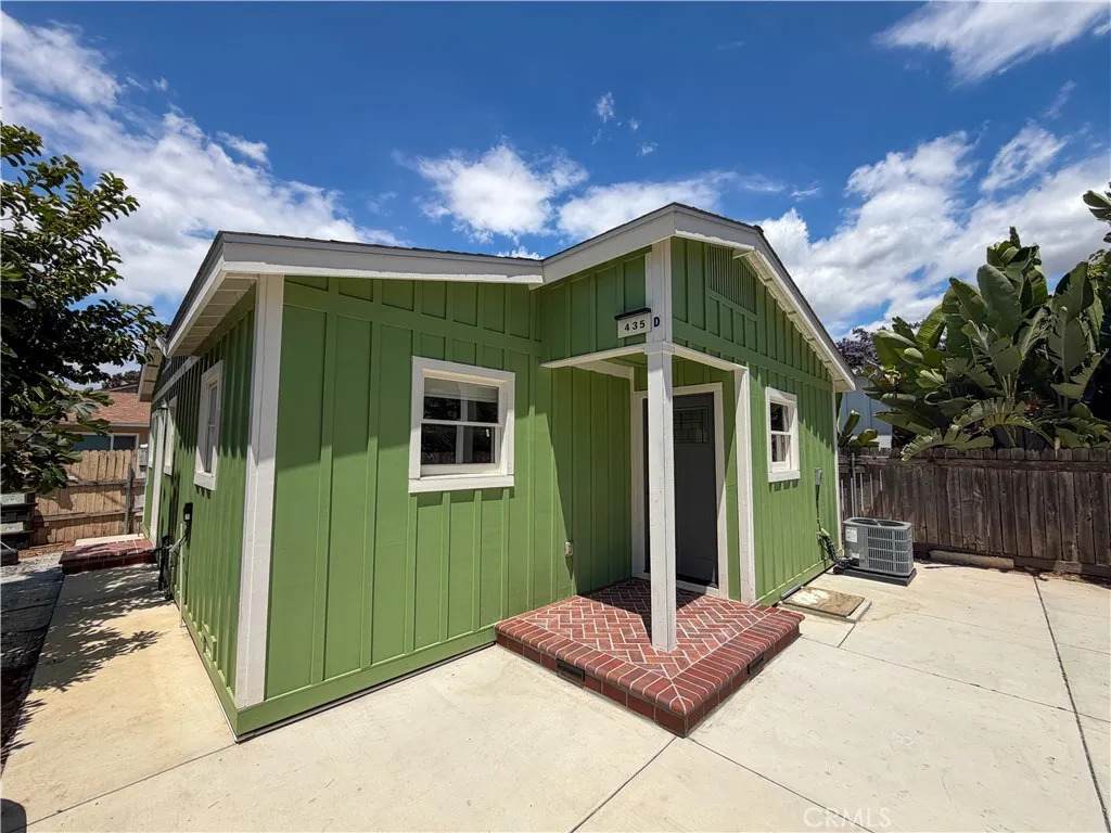 435 Cypress - Photo 1
