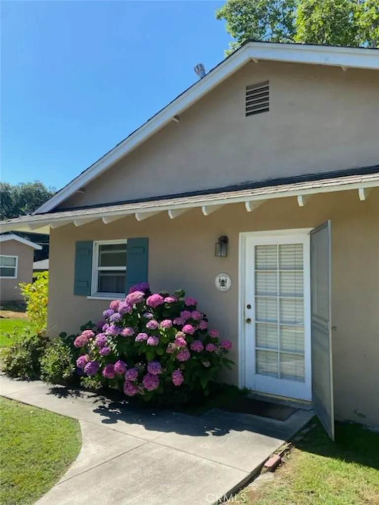 4457 Oakwood - Photo 1
