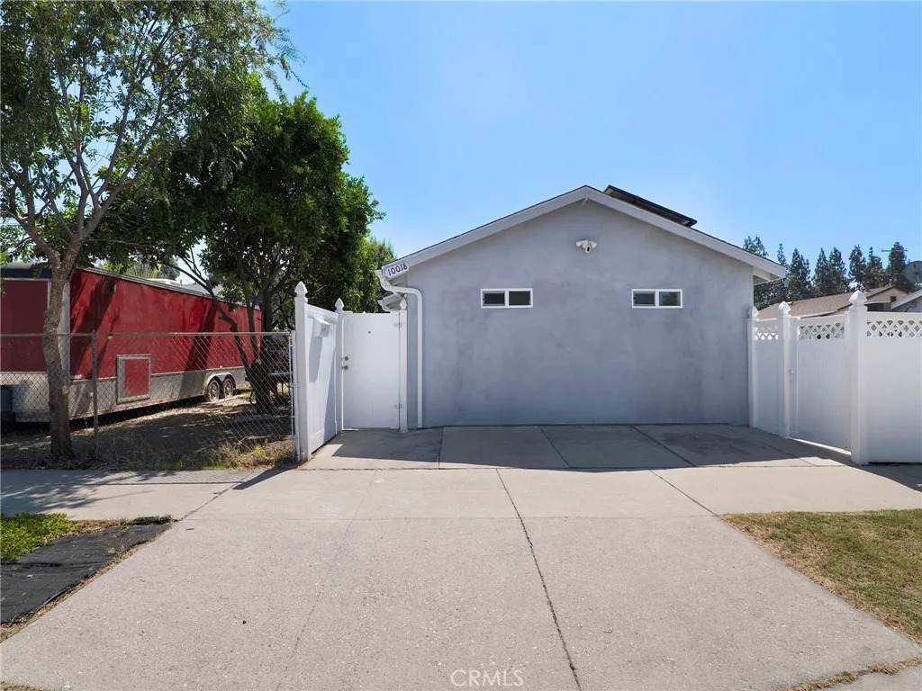 10018 Aqueduct Ave - Photo 1
