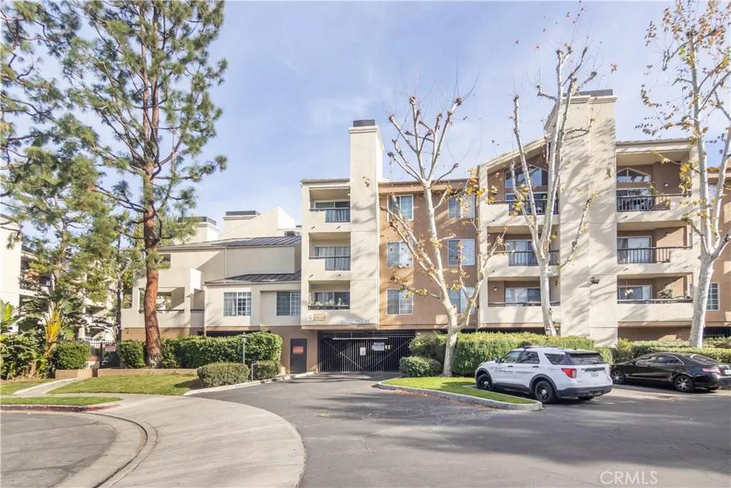 5500 Owensmouth Avenue - Photo 1