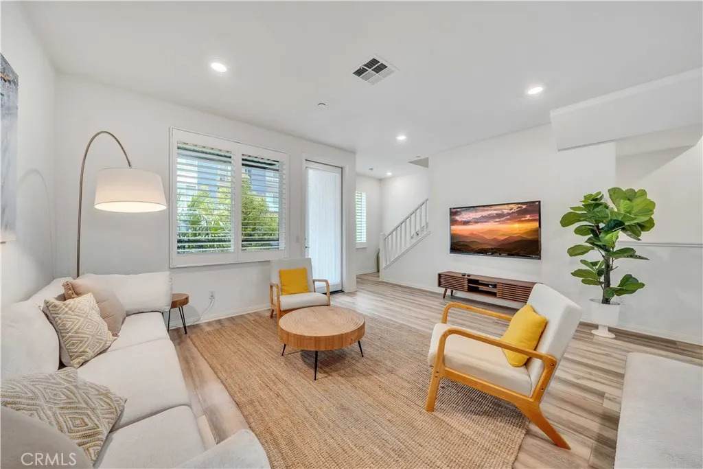 213 Steely - Photo 1