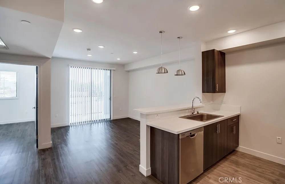 6015 Woodman Avenue - Photo 1