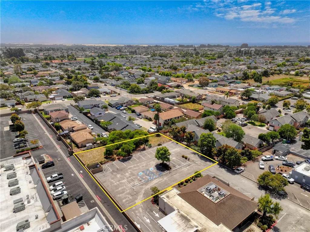 1253 Grand - Photo 1