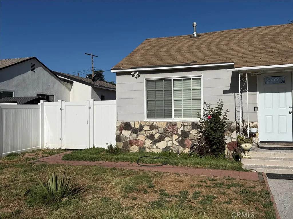 7045 Lindley - Photo 1