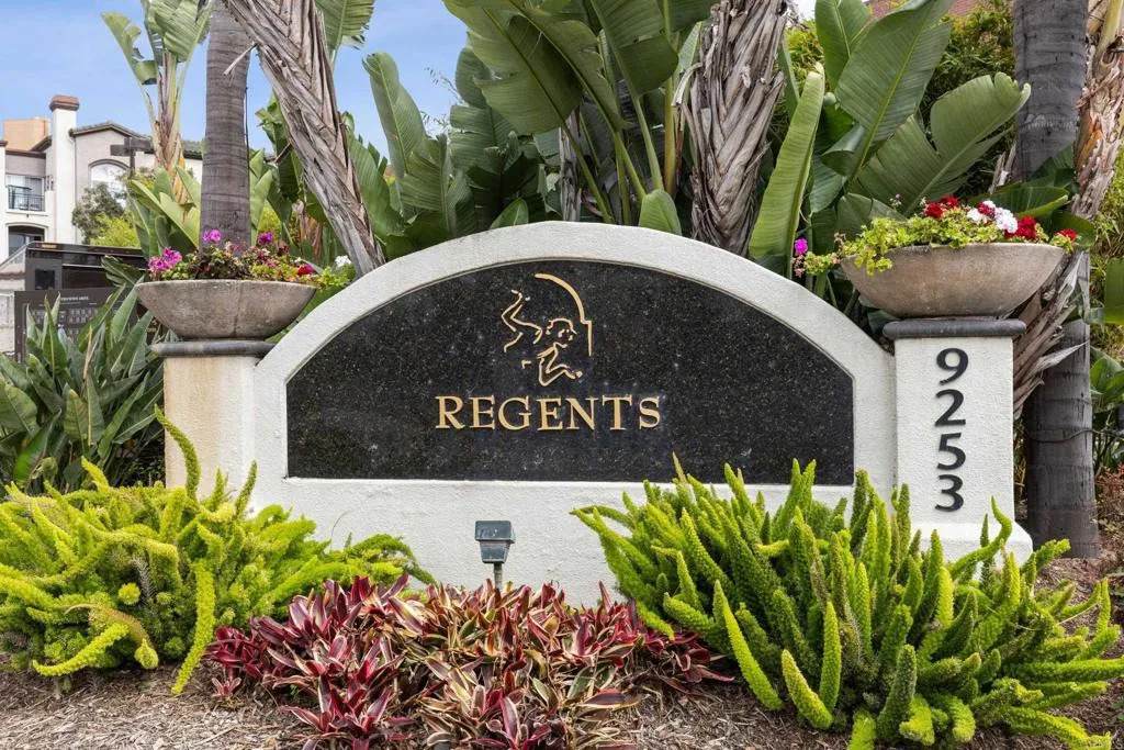 9237 Regents Road - Photo 1
