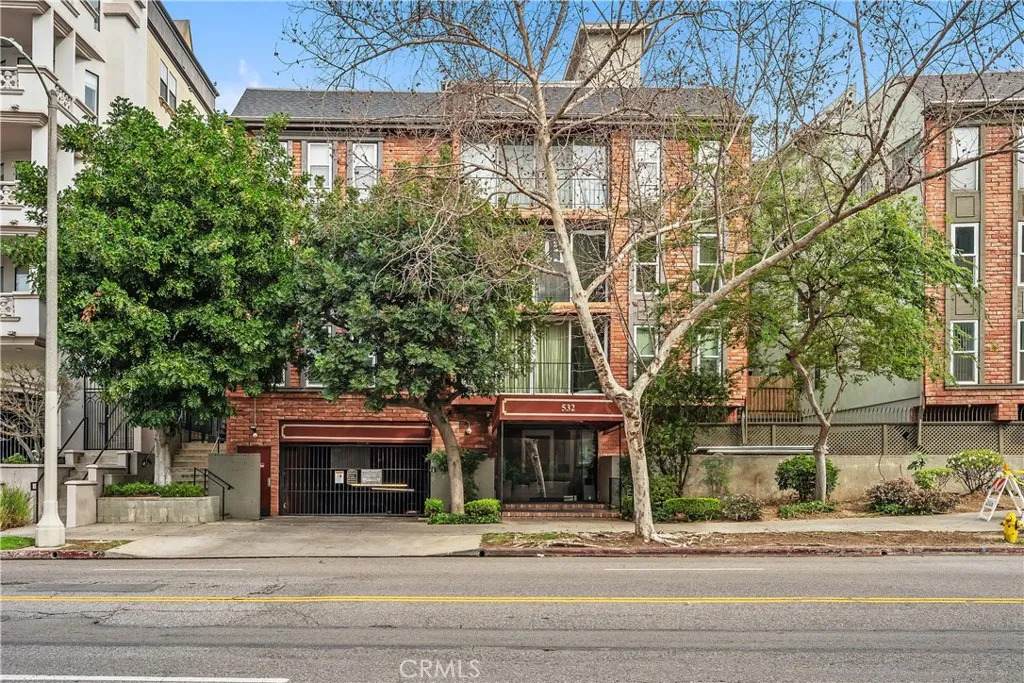 532 Rossmore Avenue - Photo 1