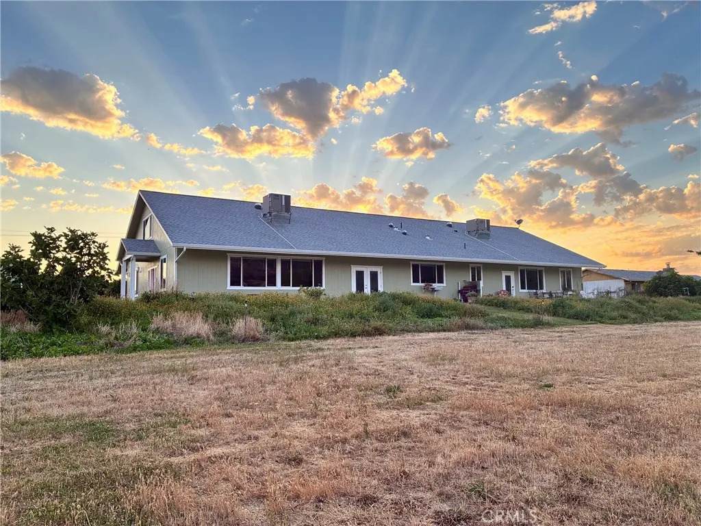2260 Lakeshore - Photo 1