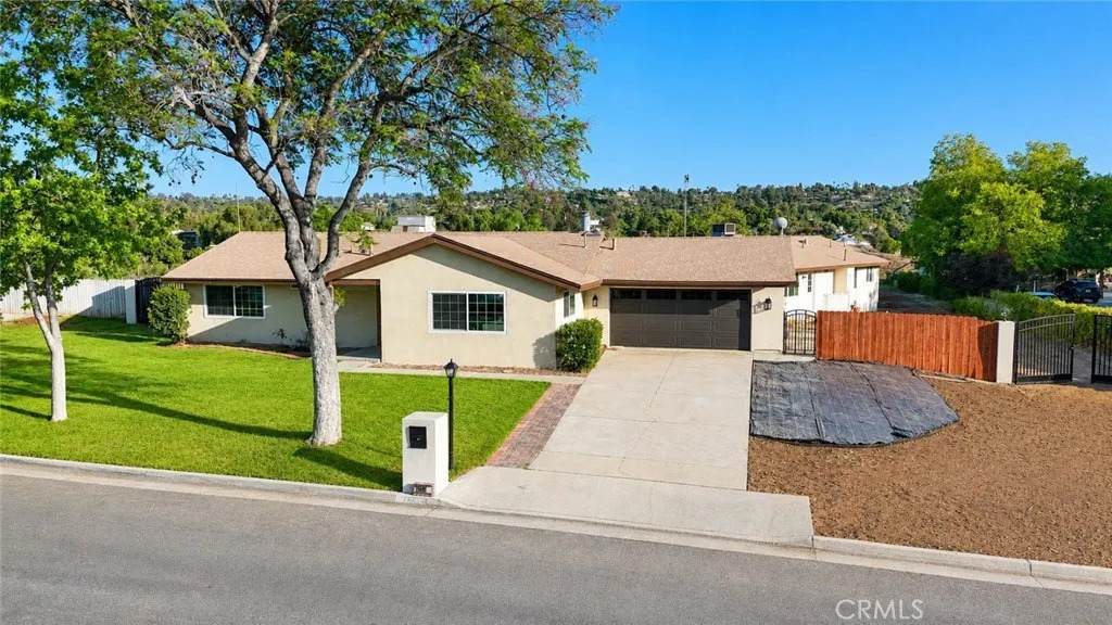 1404 Highridge Street - Photo 1