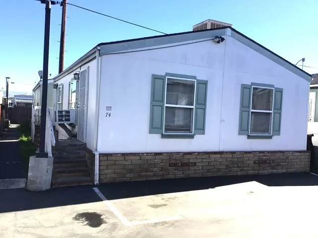 7560 Woodman - Photo 1