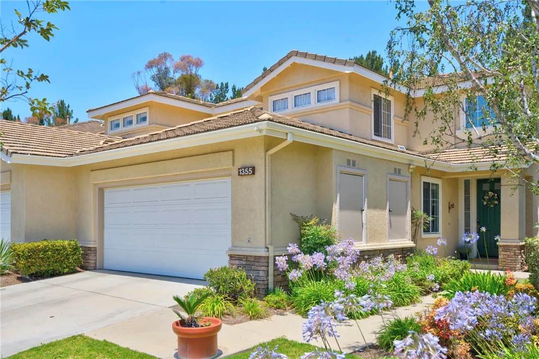1355 Canterbury - Photo 1