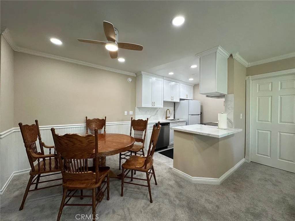 552 Bellflower Boulevard - Photo 1