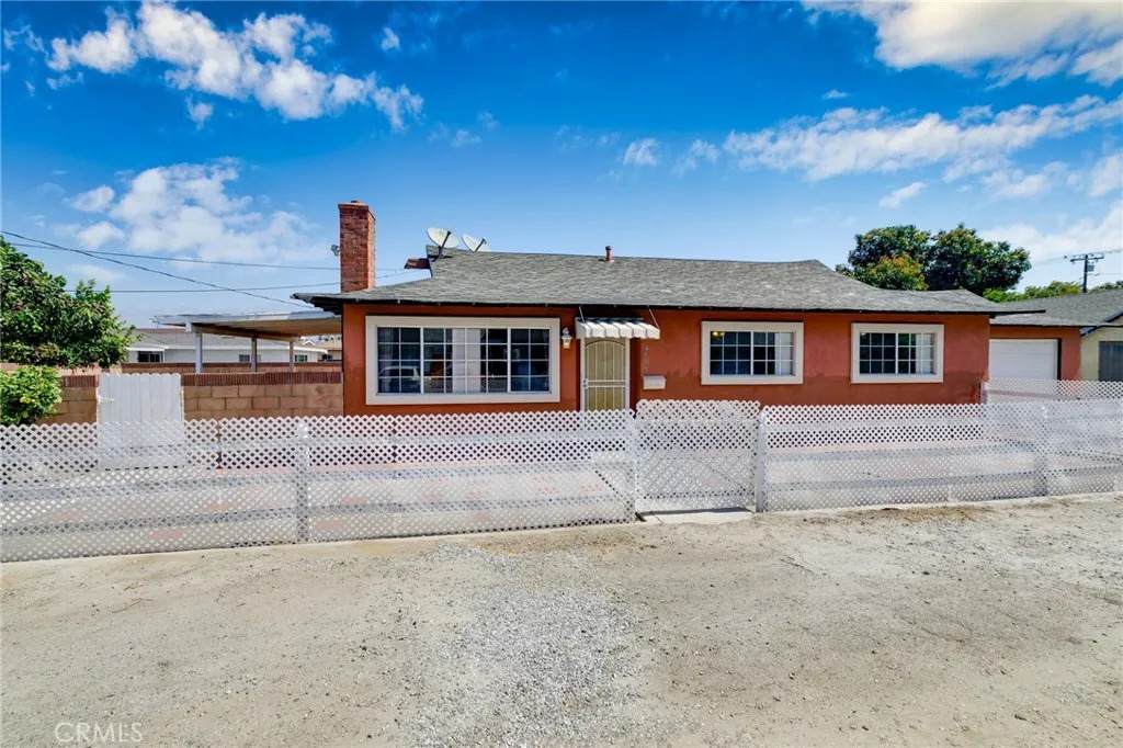 4605 Cedar Ave - Photo 1