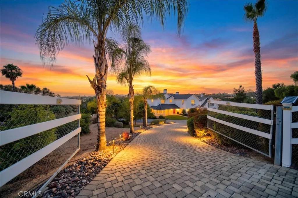 1130 Sierra Bonita - Photo 1