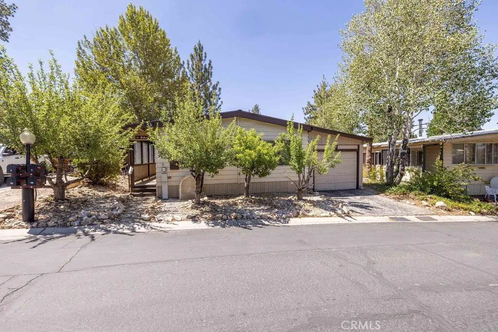 391 Montclair - Photo 1