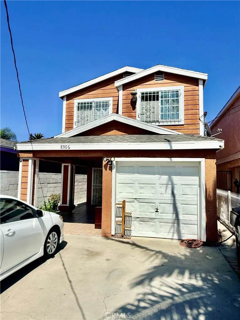 8906 Elm - Photo 1