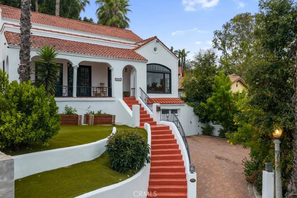 2037 Holly Hill - Photo 1