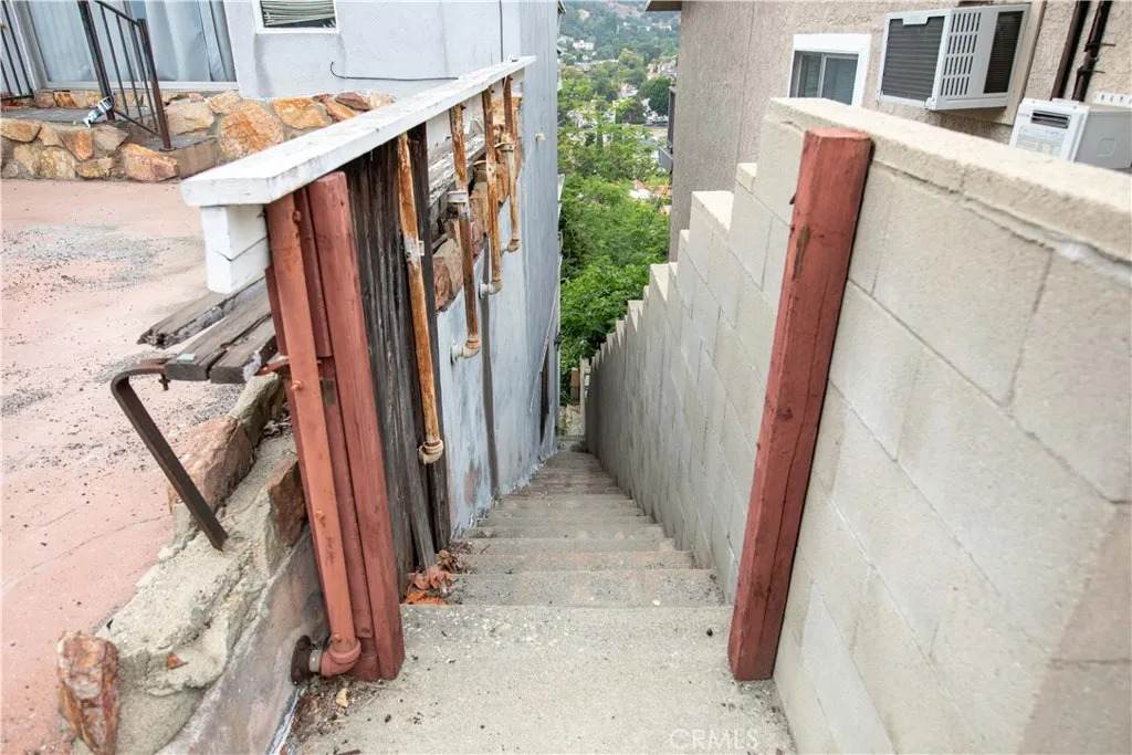 143 Palatine - Photo 1
