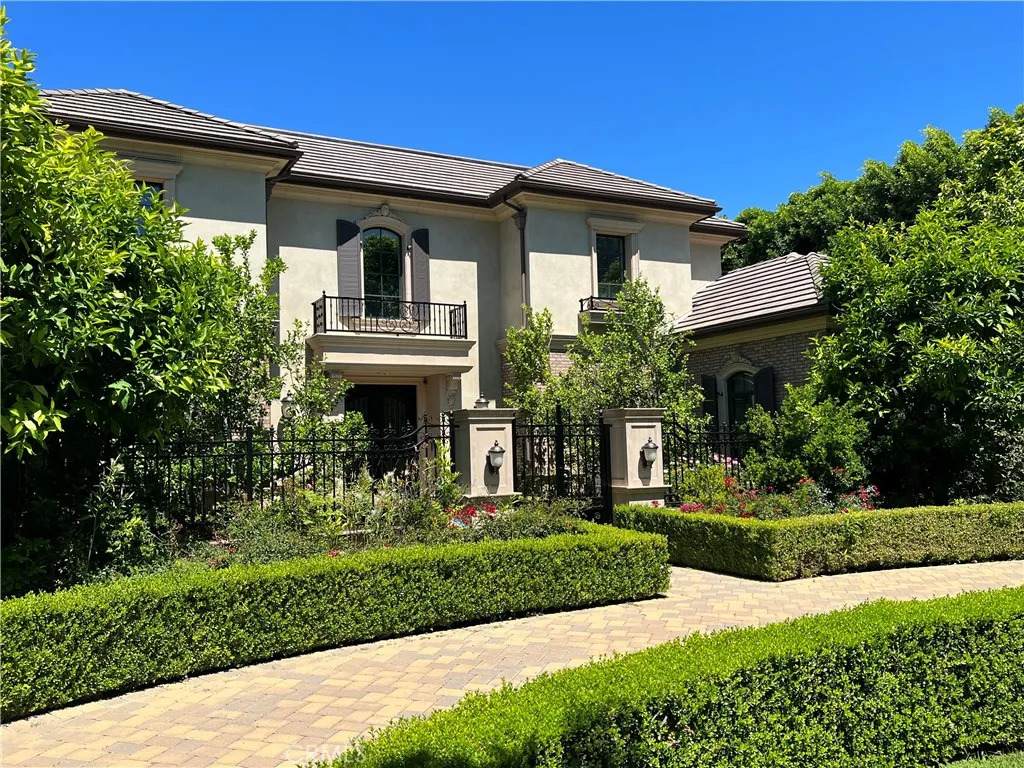 355 Palm Dr - Photo 1