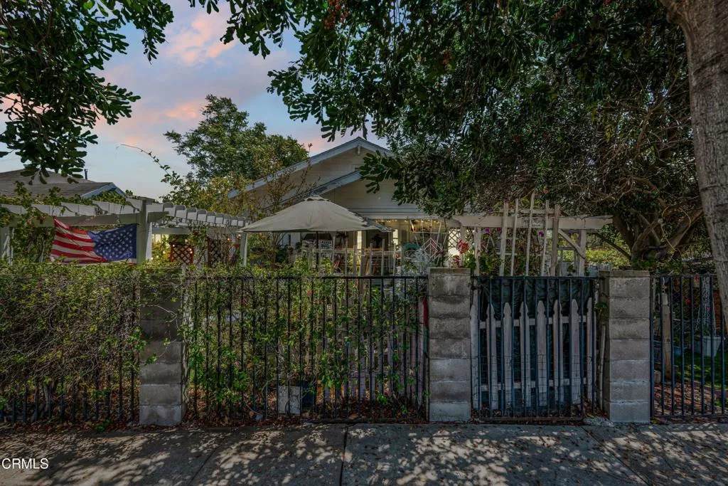 426 Sespe Avenue - Photo 1