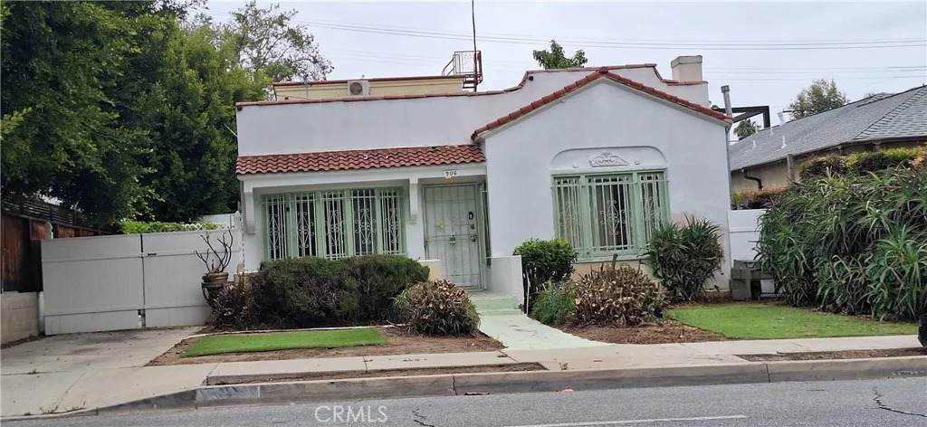 906 Crescent Heights - Photo 1