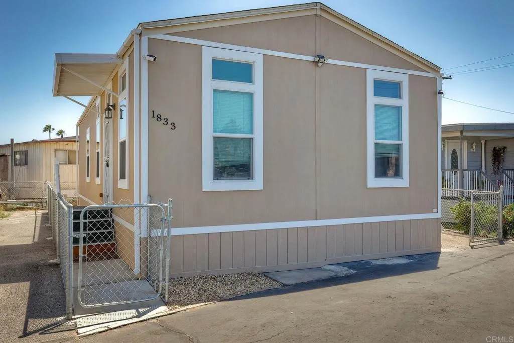 1833 Cindy St - Photo 1