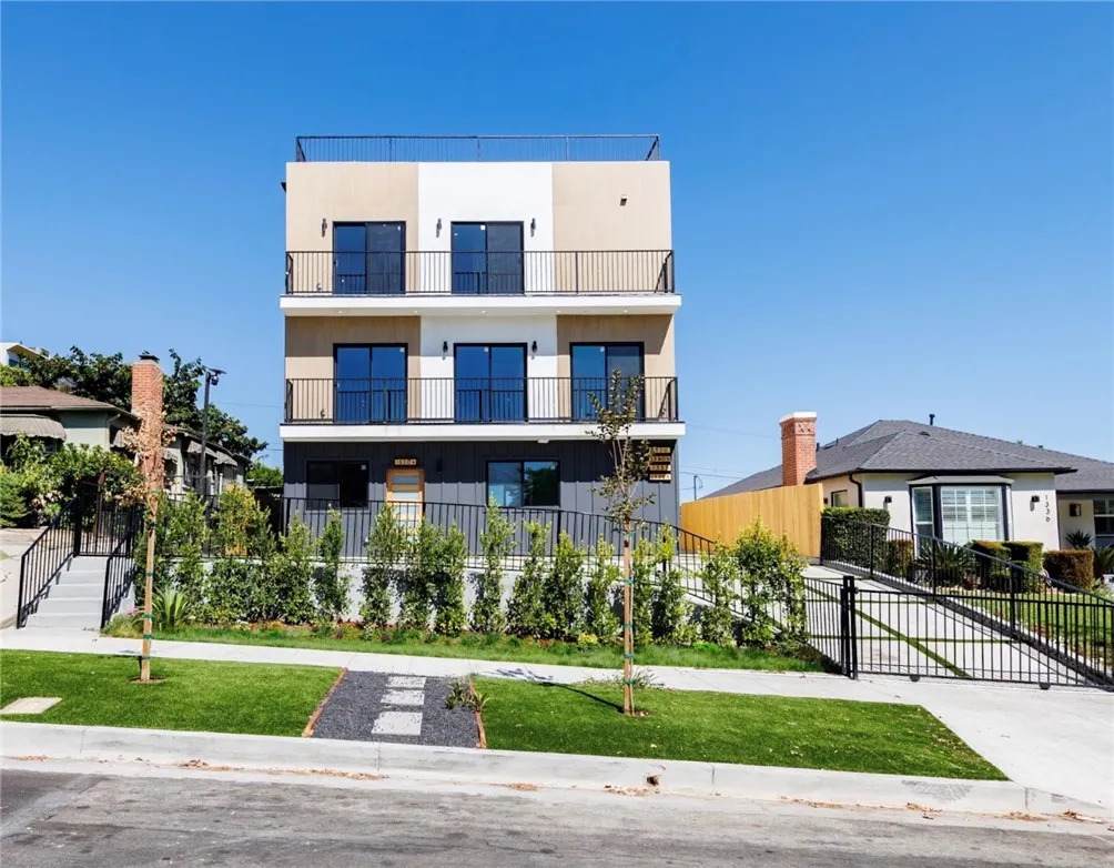 1332 Longwood Avenue - Photo 1