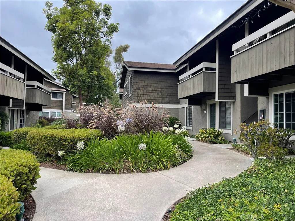 61 Streamwood - Photo 1