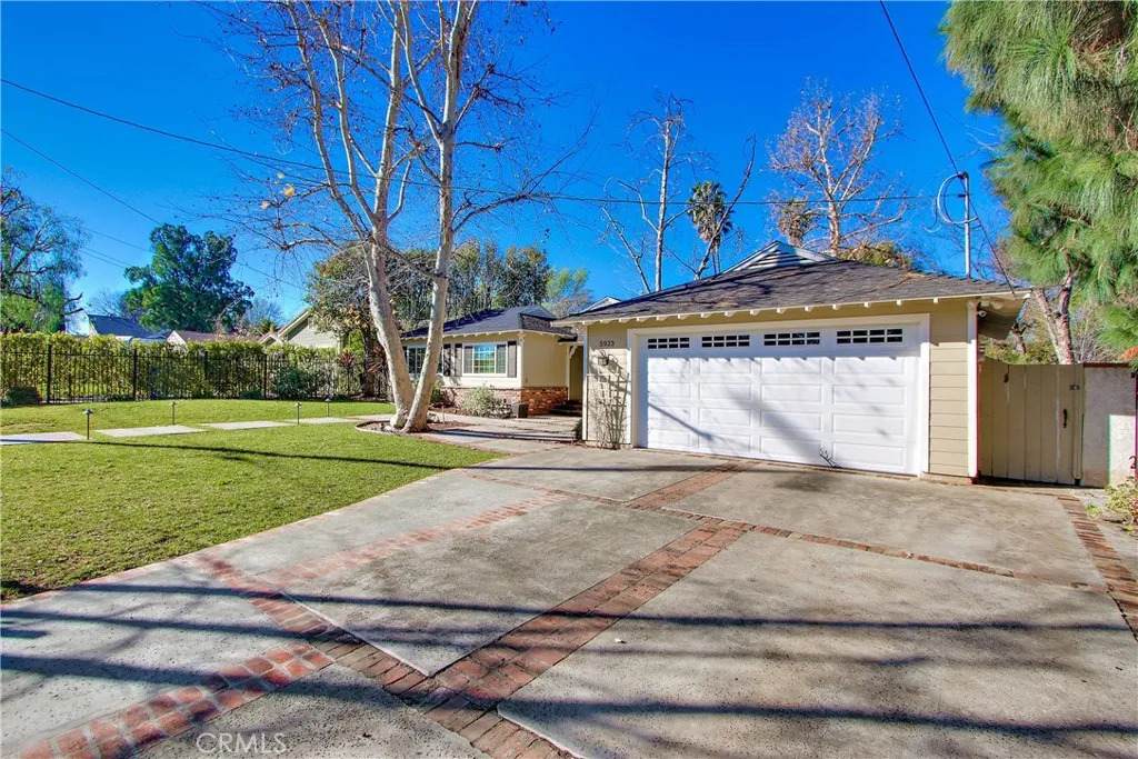 5923 Jumilla Avenue - Photo 1