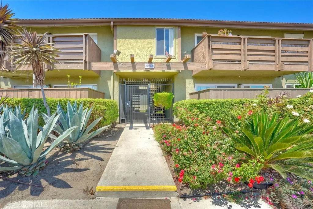 615 Fredricks - Photo 1