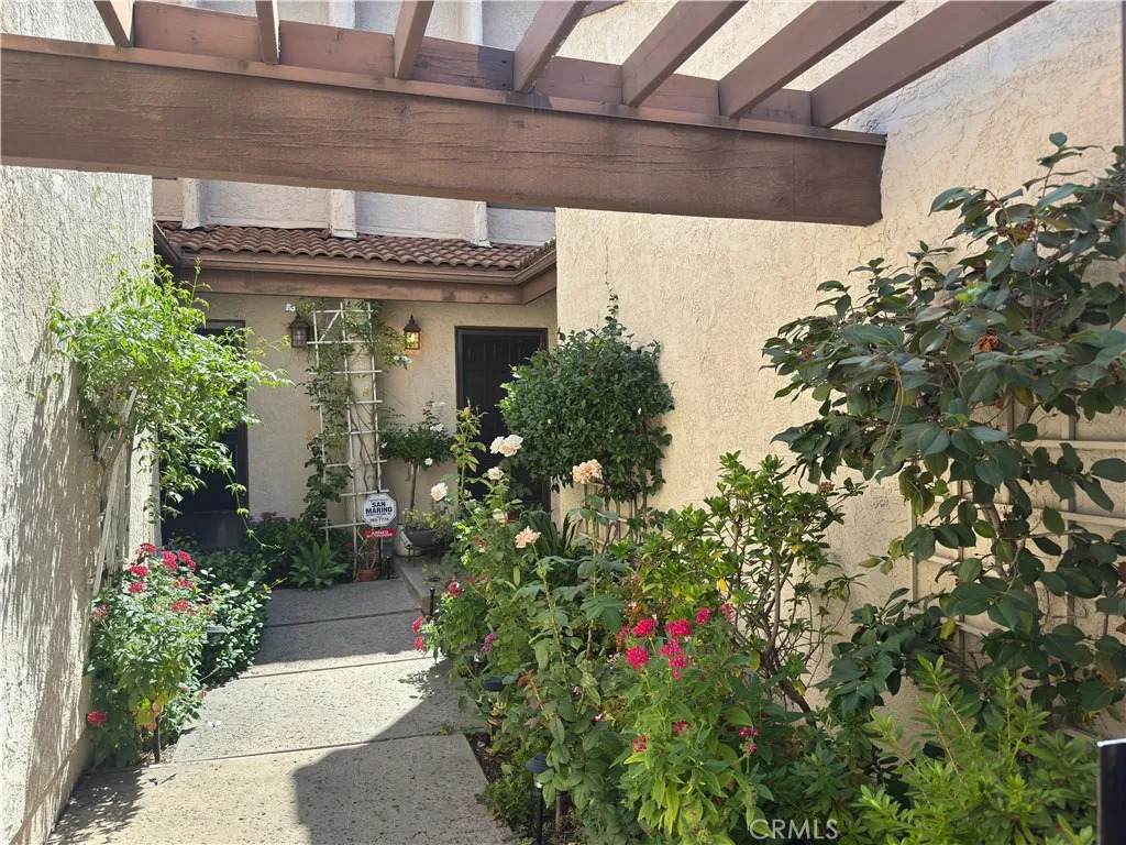1138 Las Riendas Way - Photo 1