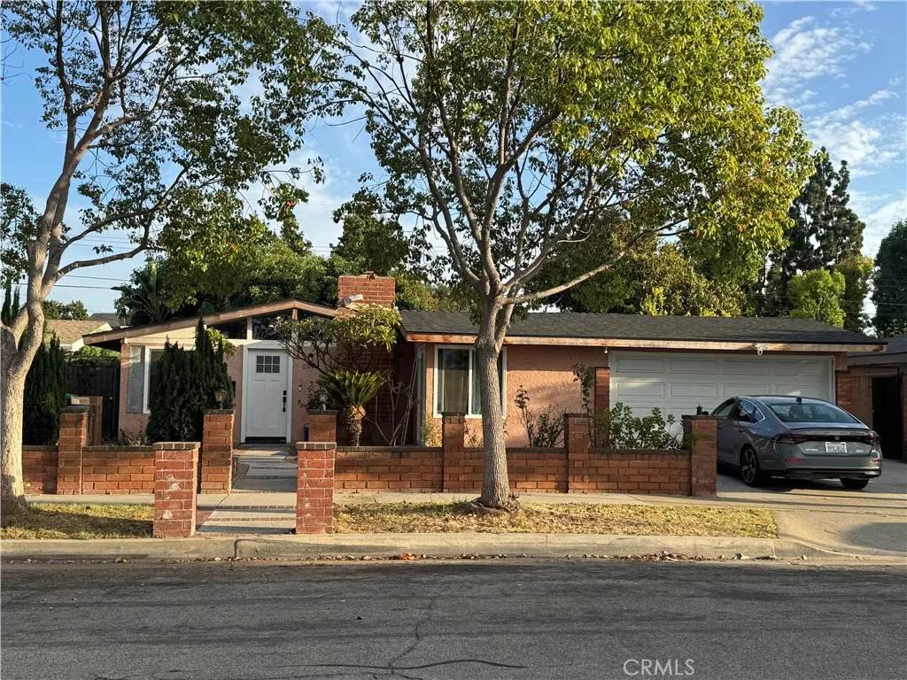 2128 Larkspur - Photo 1