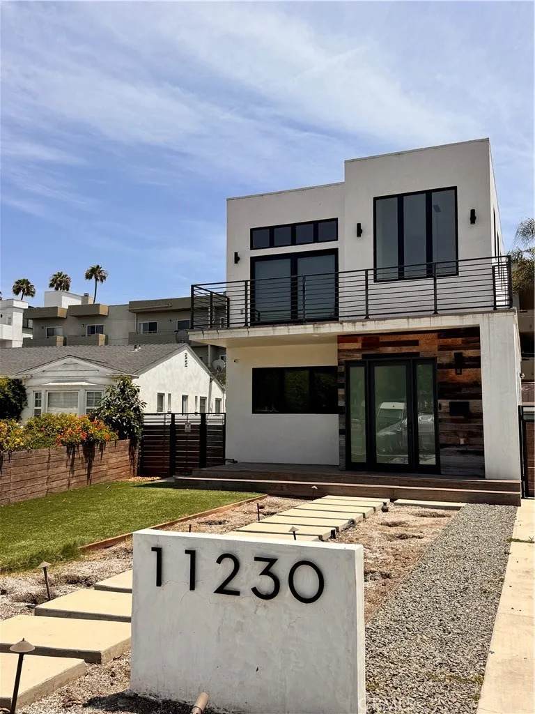 11230 Pickford - Photo 1