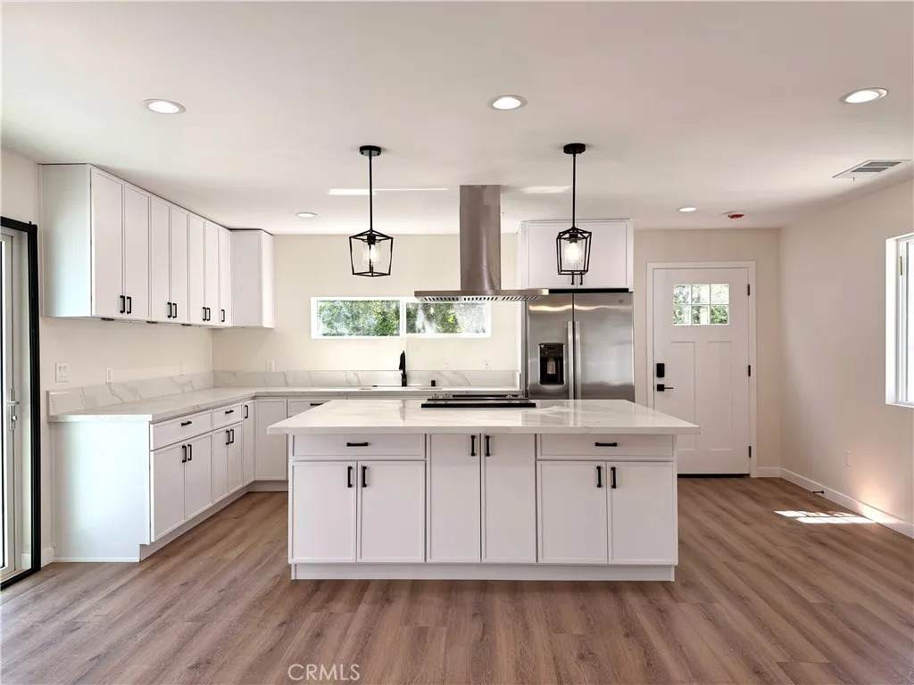 18756 Cohasset Street - Photo 1