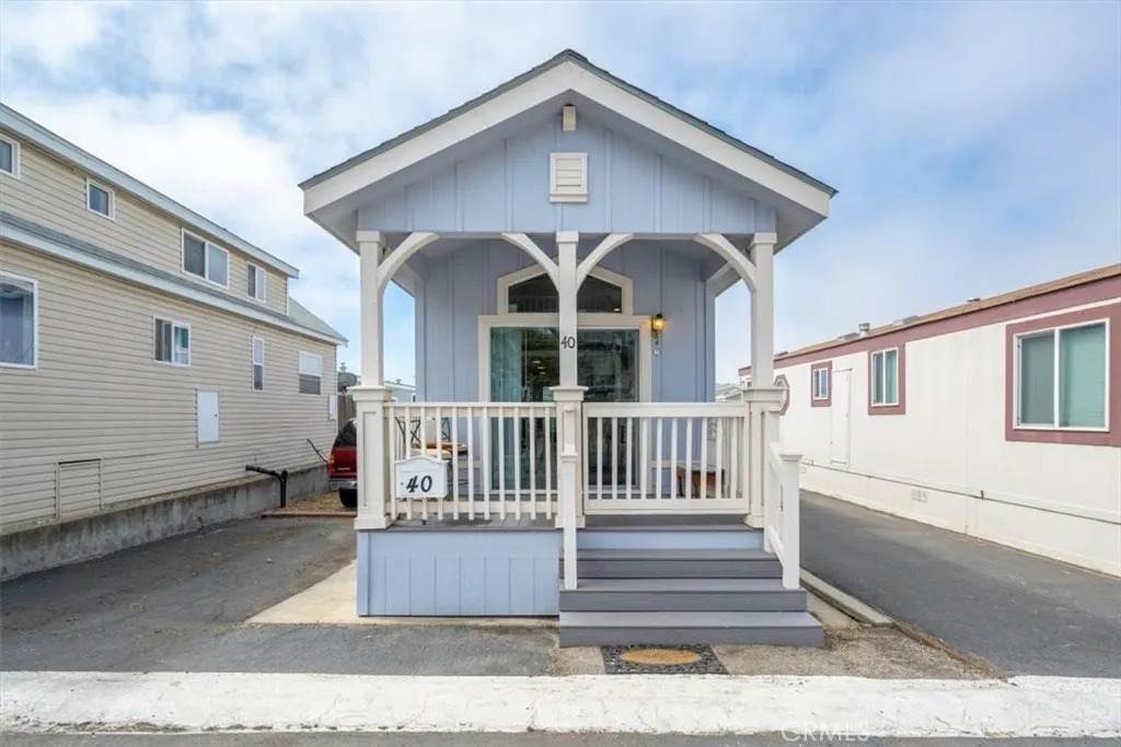 1477 W Grand Ave - Photo 1