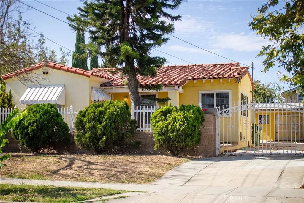 335 Hillcrest Boulevard - Photo 1