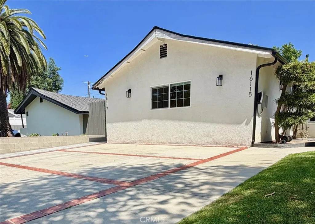 16117 Harvest Street - Photo 1
