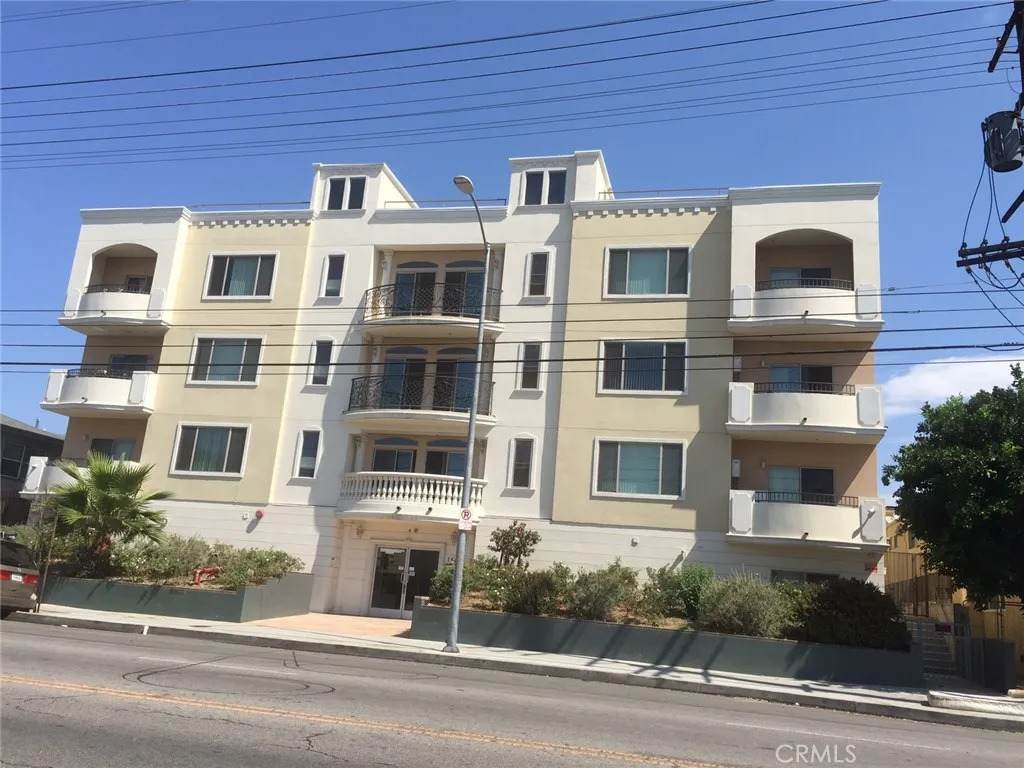 15435 Vanowen - Photo 1