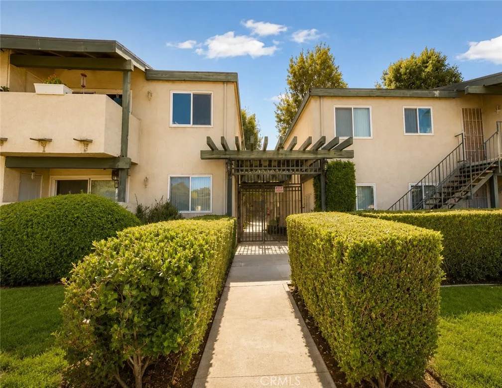 10636 Woodley - Photo 1